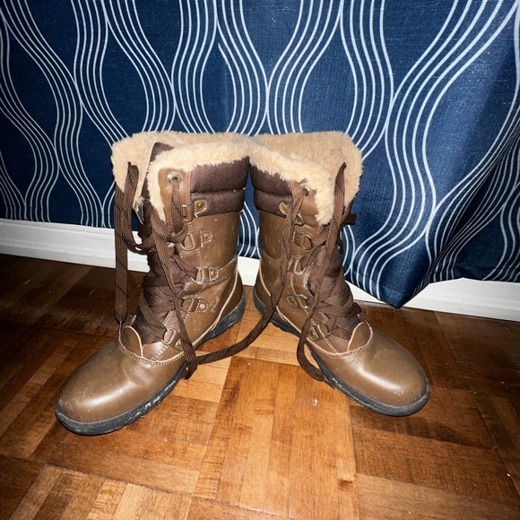 Women’s winter boot - Picture 1 of 8